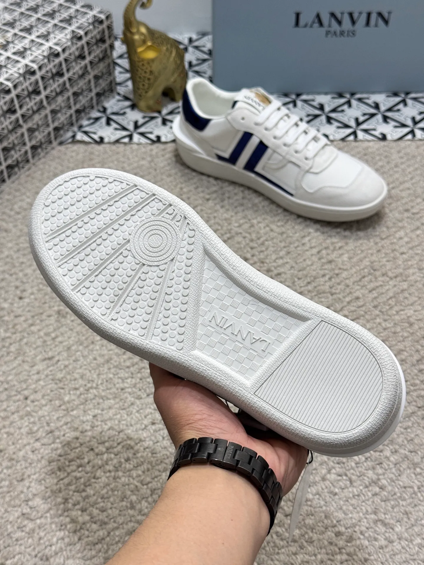 Men's men's shoes 💰520 [New style] 🦈🦈lanvin #LANVIN spring and summer series new colors ❤️‍🔥The latest lace-up fashionable casual Forrest Gump running shoes~bumpr high-quality couple 👫 series!! The latest trendy products of the season. Many bloggers have planted grass and purchased the original molds for customization. The uppers are nubuck leather. They are very versatile, fashionable and casual, and are comfortable to wear on the feet. Recommended! The original molds have clear logo rubber bottoms, which are non-slip and wear-resistant. Size: Female 36~40 Male 38-44 (45 customized